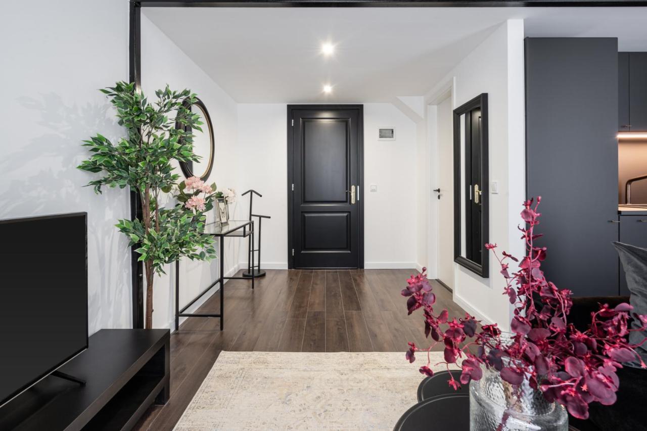 E41 - Trendy Boutique Apartments - Prime Spot By Bqa Budapest Exterior photo